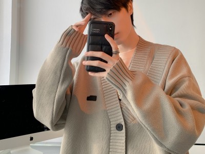 寻凡服饰 纯色V领排扣毛衣开衫男女