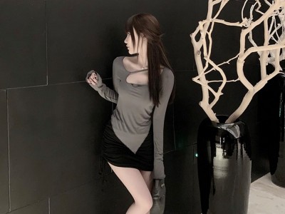 纯欲风显身材一根带子长袖修身紧身T