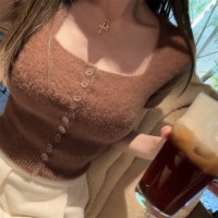 (11/10 20:00) 【实用派内搭】 方领毛毛针织短袖 2色