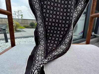 英伦风菱形真丝羊绒混纺围巾女秋冬
