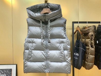 max家欧美外贸23新款简约女连帽无袖
