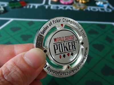 WSOP金属压牌片银色缕空德州扑克礼