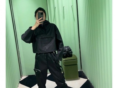 秋冬新款 三角标牌连帽冲锋衣羽绒服