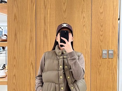 秋冬新款经典凯旋门装饰羽绒马甲帅