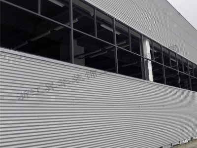 深灰色店面装饰外墙横装板 汽车4S店