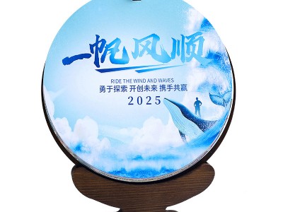 2025年新款圆形文创木质台历定制中