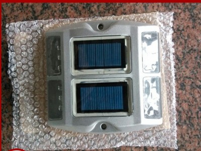 热销供应 LED太阳能突起路标 太阳能