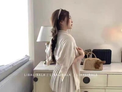 私服 miu系复古少女 高克重短袖毛衣
