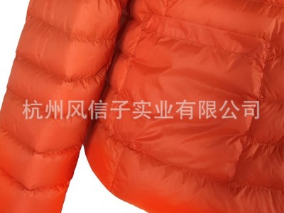 轻薄款西装领羽绒服
