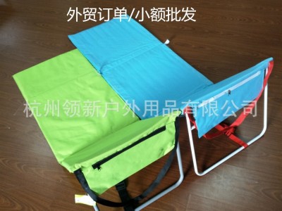 专业生产铁管可折叠沙滩席带靠背沙