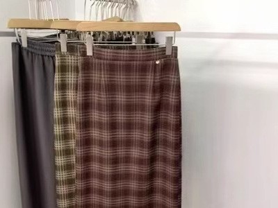 不退换 9926毛呢料格纹直筒修身半身