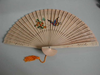 跨境专供冲花染色檀香扇镂空香木扇
